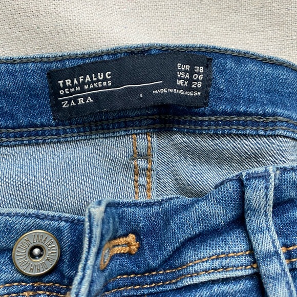 Zara size 38 denim jeans with zipper ankle detail - Picture 3 of 3